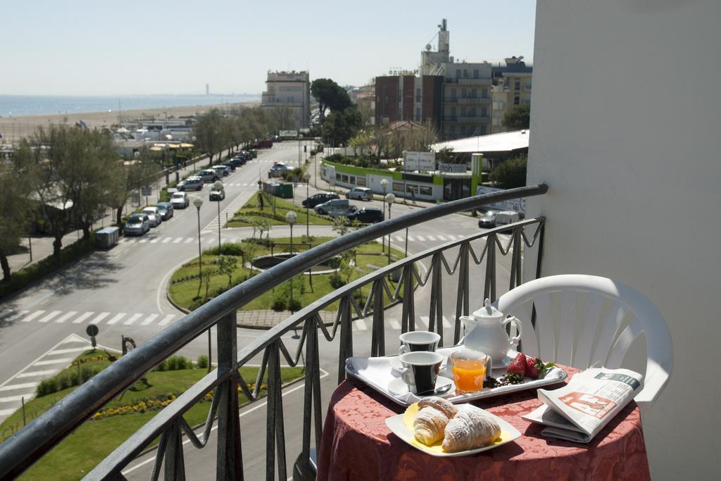 Hotel Lungomare Cervia Exteriör bild