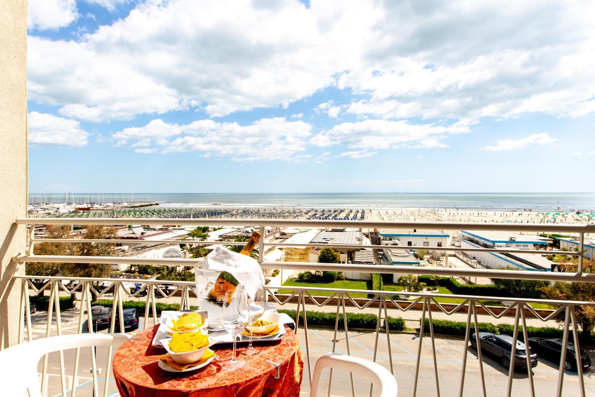 Hotel Lungomare Cervia Exteriör bild