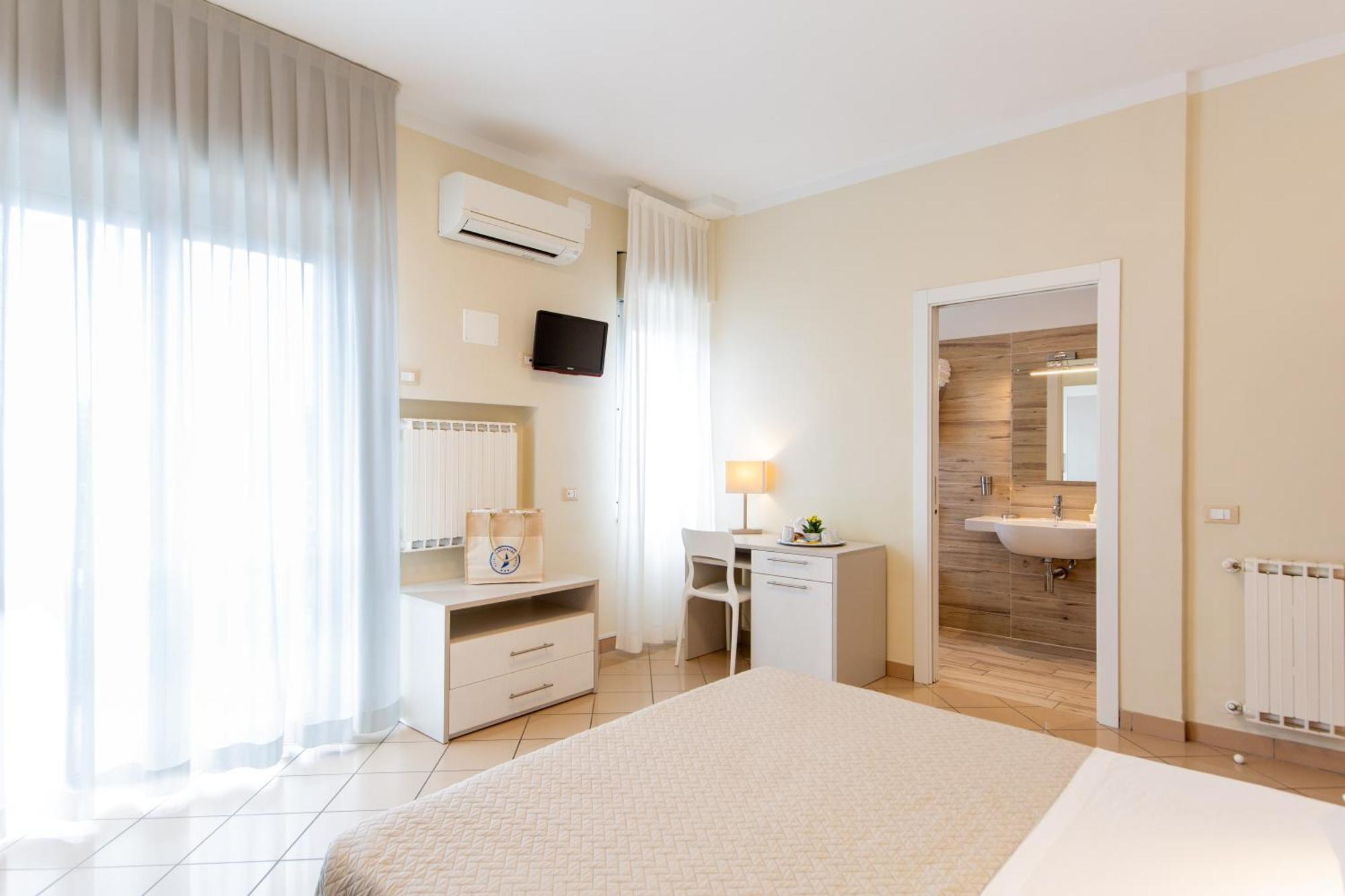 Hotel Lungomare Cervia Exteriör bild