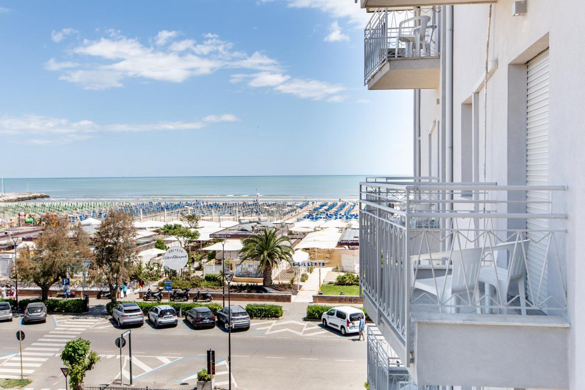 Hotel Lungomare Cervia Exteriör bild