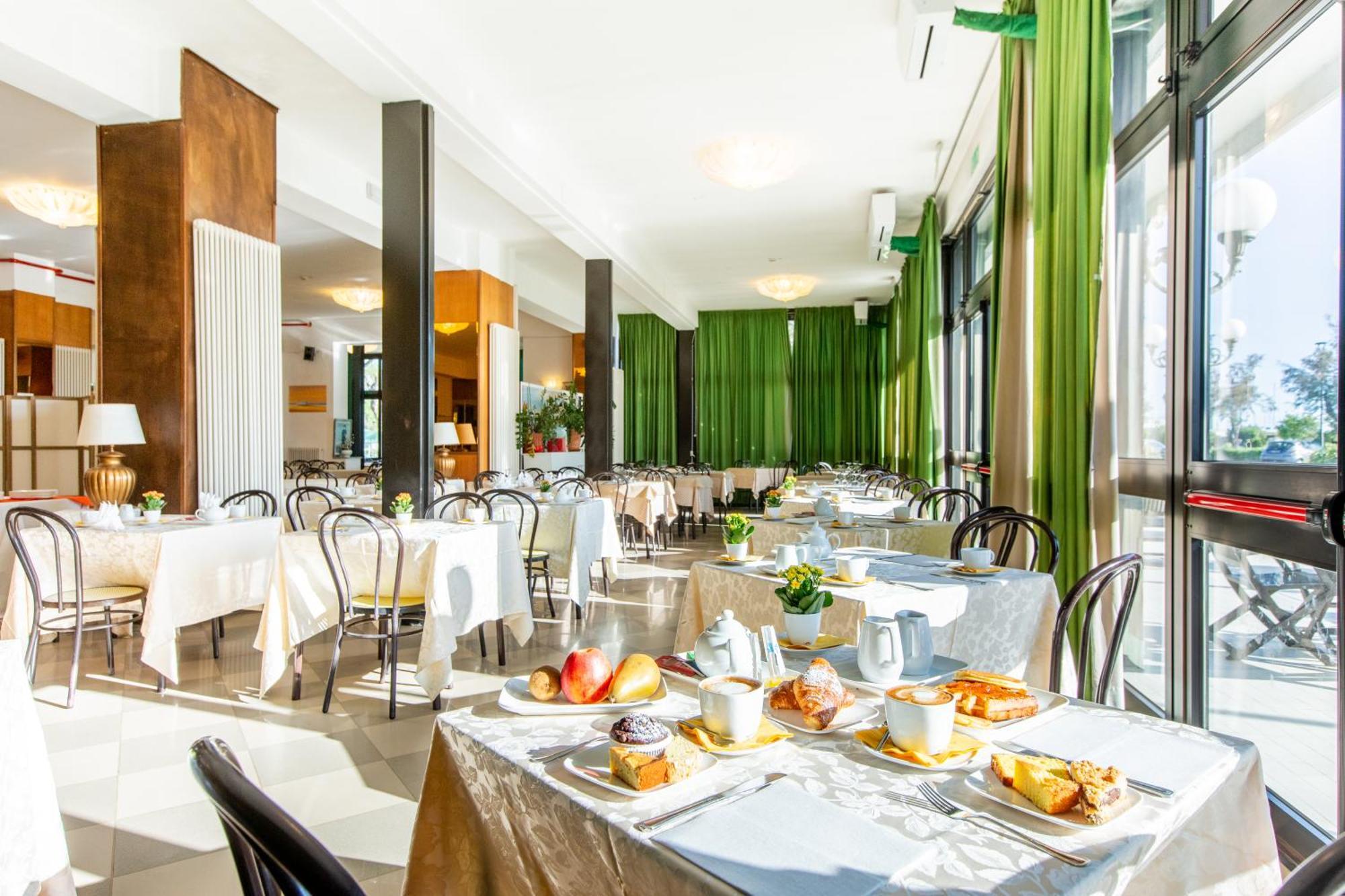 Hotel Lungomare Cervia Exteriör bild